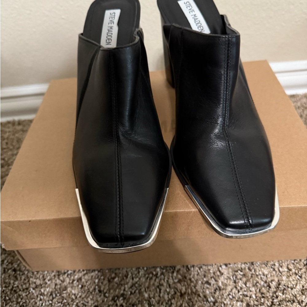Steve Madden Black Mules Sleek Design